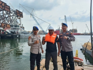 Antisipasi Cuaca Ektrem Satpolairud Polresta Barelang Himbau Kru Kapal Utamakan Keselamatan Berlayar