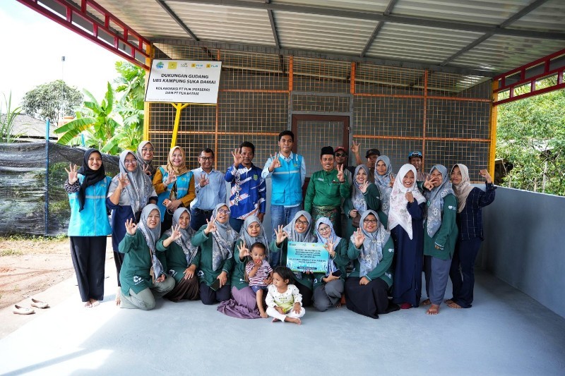 PLN Batam Beri Bantuan Berupa Gudang dan Peralatan untuk Unit Bank Sampah Sukadamai Tanjung Piayu