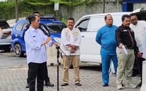 Walikota Batam Amsakar Achmad Lepas Bantuan Sembako IKSB Batam, Untuk Korban Bencana Alam di Sumatera Barat