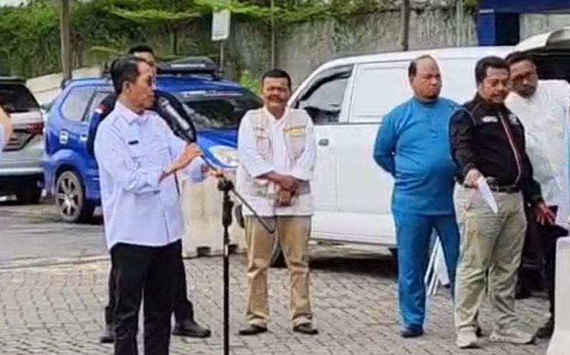 Walikota Batam Amsakar Achmad Lepas Bantuan Sembako IKSB Batam, Untuk Korban Bencana Alam di Sumatera Barat