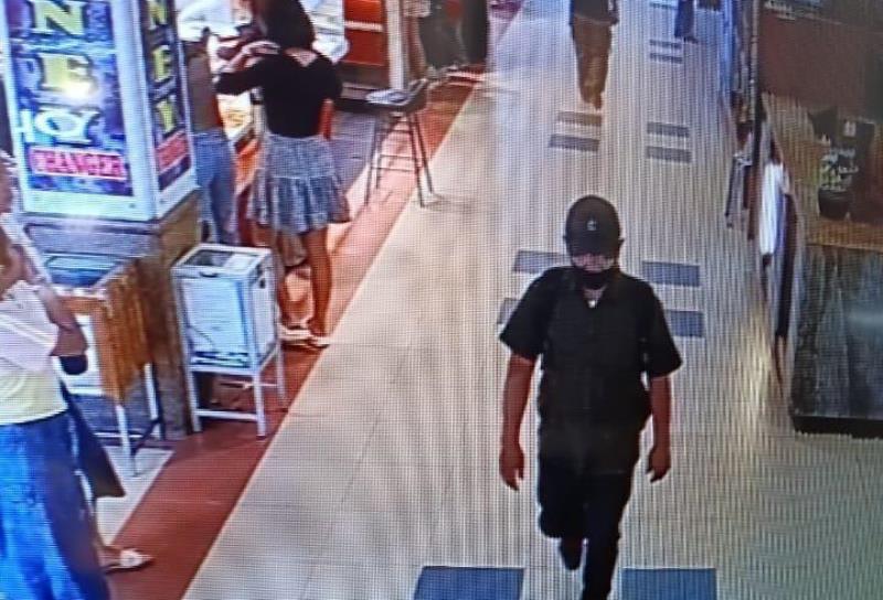 Copet Berkeliaran di Mega Mall Batam, Embat iPhone 16 Pro Max Istri Pejabat Kepri