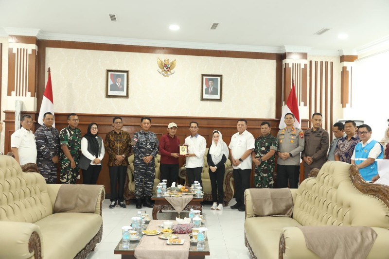 Kapolresta Barelang Dampingi Wali Kota Batam Serahkan Bantuan Kemanusiaan untuk Aceh