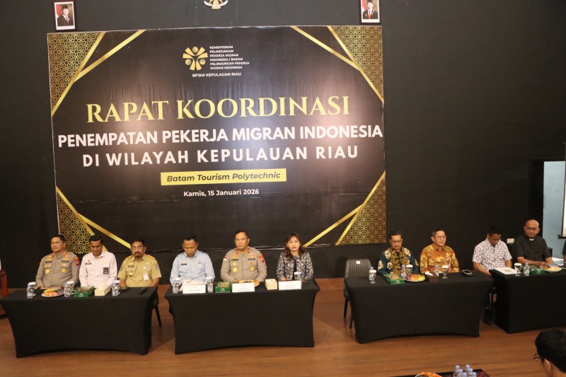 Kapolresta Barelang Dampingi Kapolda Kepri Hadiri Pembukaan Rapat Koordinasi Penempatan PMI Wilayah Kepri Tahun 2026