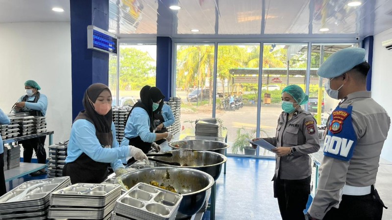 Sipropam Polresta Barelang Laksanakan Pengawasan Program Makan Bergizi Gratis Polri di Dapur SPPG