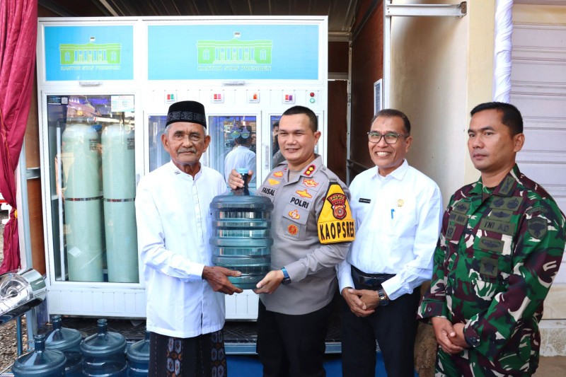 Peduli Pascabencana, Polres Pidie Jaya Hadirkan Depot Air Minum RO Gratis di Pos Satlantas