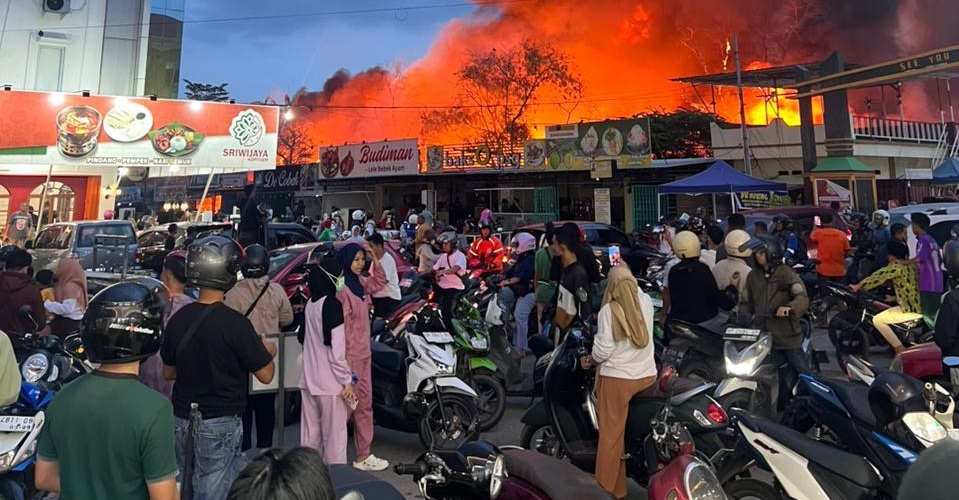 Kebakaran Hebat di Pasar Mega Legenda Batam, Api Diduga Berasal dari Tumpukan Palet