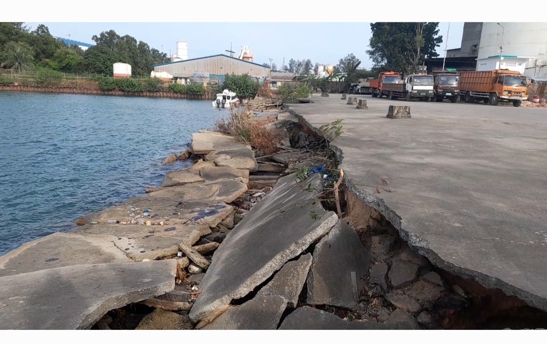 Video Dermaga Pelabuhan Macgobar Batam Terancam Ambruk