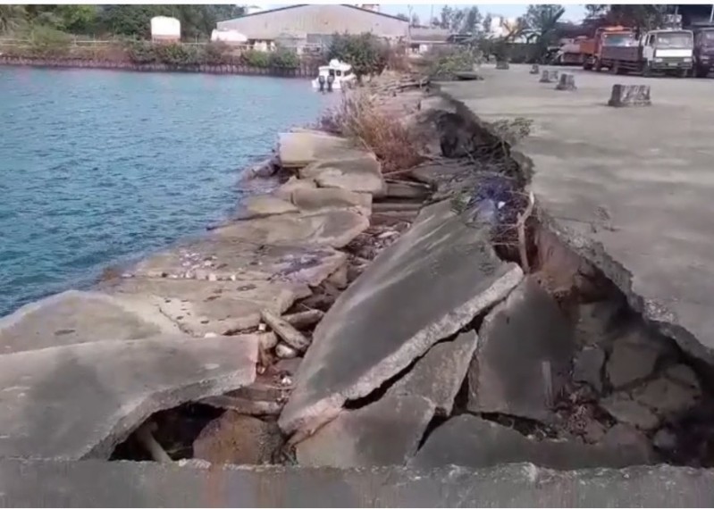 Kondisi Dermaga Pelabuhan Macgobar Batam Memprihatinkan, Lantai Beton Terancam Ambruk