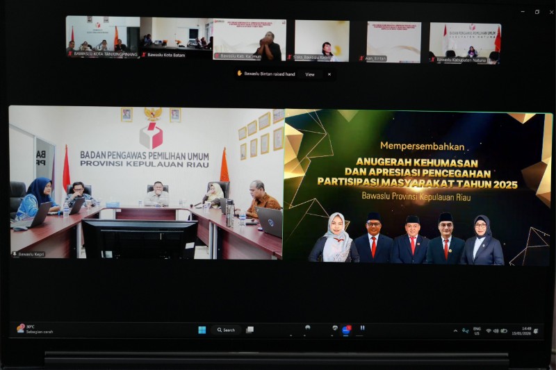 Apresiasi Kinerja Pencegahan dan Humas, Bawaslu Kepri Berikan Penghargaan dan Apresiasi Tahun 2025 Kepada Bawaslu Kabupaten/Kota