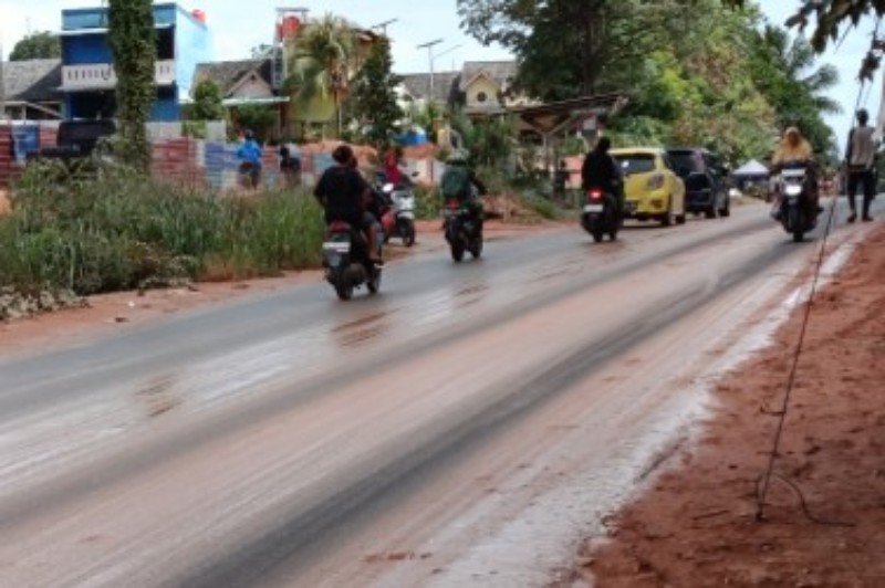 Jalan Rusak Tanjungpiayu Batam Kembali Makan Korban, Pengendara Motor Terjatuh