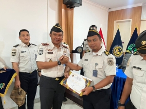 Rutan Batam Gelar Rapat Dinas Pegawai dan Pemberian Piagam Penghargaan Pegawai Teladan Triwulan IV Tahun 2025
