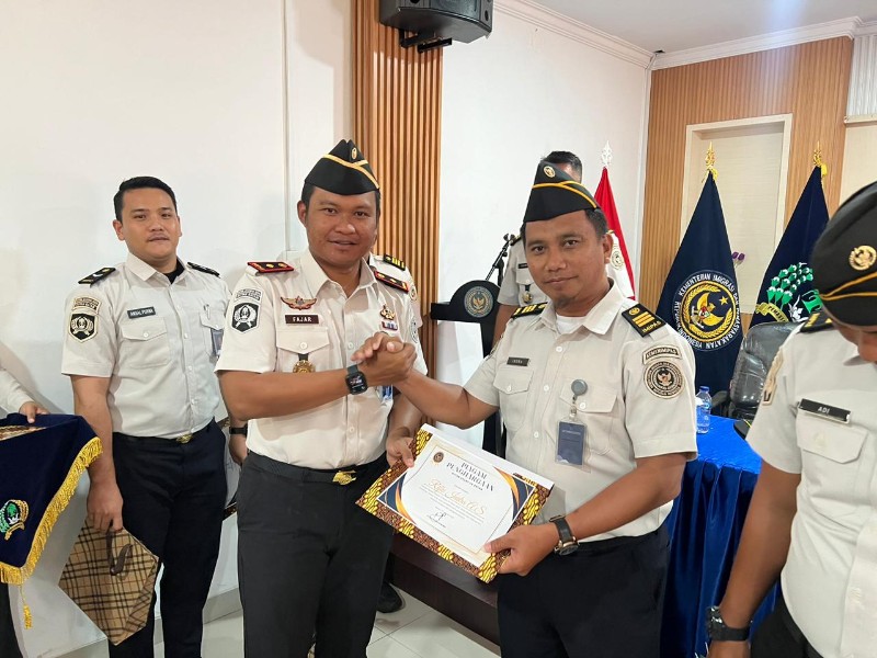 Rutan Batam Gelar Rapat Dinas Pegawai dan Pemberian Piagam Penghargaan Pegawai Teladan Triwulan IV Tahun 2025