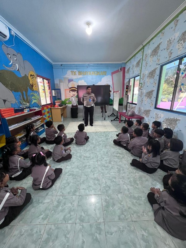 Polisi Sahabat Anak, Polresta Barelang Tanamkan Keselamatan Berlalu Lintas Sejak Dini di TK Kemala Bhayangkari Belakang
