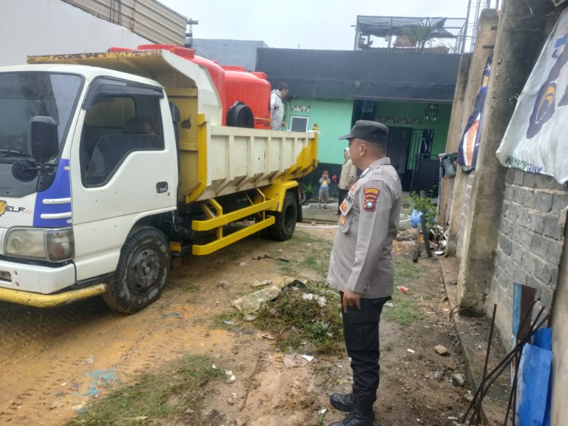 Hari Ke-26 Distribusi Air Bersih di Tanjung Sengkuang dan Batu Merah, Dikawal Polsek Batu Ampar