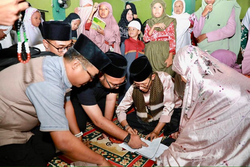 Amsakar Serahkan Bantuan Rp115 Juta untuk Pembangunan Masjid, Safari Ramadan di Batuaji