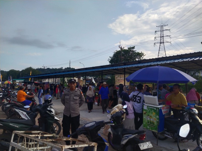 Polsek Sungai Beduk Laksanakan Pengamanan Pasar Tumpah Ramadhan 1447 H, Menjamin Keamanan dan Kenyamanan Masyarakat