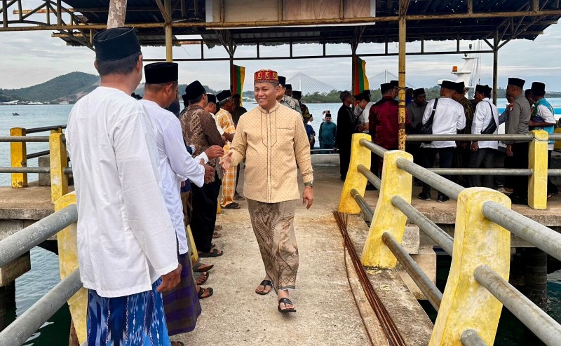 Sekda Paparkan Beasiswa untuk Anak Hinterland Hingga Serahkan Bantuan Masjid, Saat Safari Ramadan di Bulang