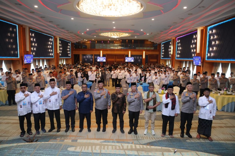 Kapolresta Barelang Dampingi Kapolda Kepri Pererat Silaturahmi Dengan Ulama, Paguyuban Dan Buruh Di Batam