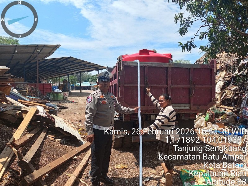 Polsek Batu Ampar Pastikan Hari Ke-35 Distribusi Air Bersih, Aman dan Lancar