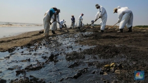 Nelayan Batam Tuntut Ganti Rugi Tumpahan Limbah B3 Kapal LCT Mutiara