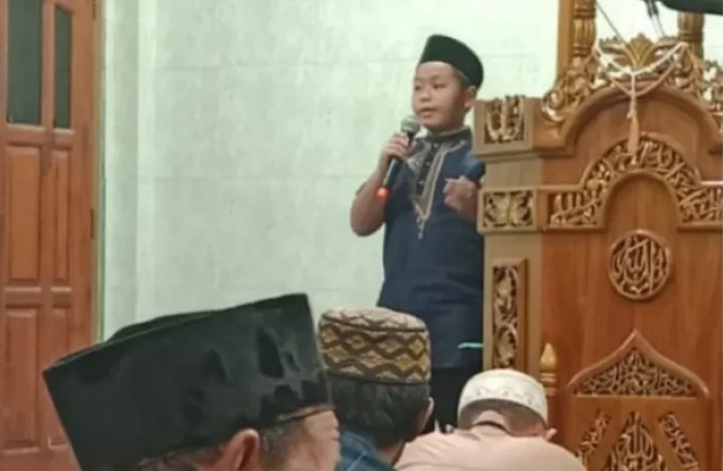 Dai Cilik MI Darul Ihsan Karimun Menginspirasi Jamaah, Sampaikan Pesan Penuh Makna