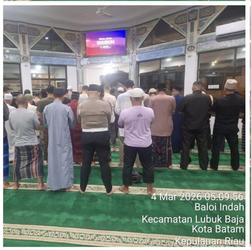 Perkuat Silaturahmi dan Harkamtibmas Selama Ramadhan, Personel Polsek Lubuk Baja Sholat Subuh Keliling di Masjid Al -Hikmah