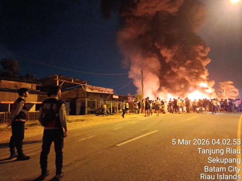 Tindak Lanjut Laporan Warga, Personel Satsamapta Polresta Barelang Datangi Lokasi Kebakaran