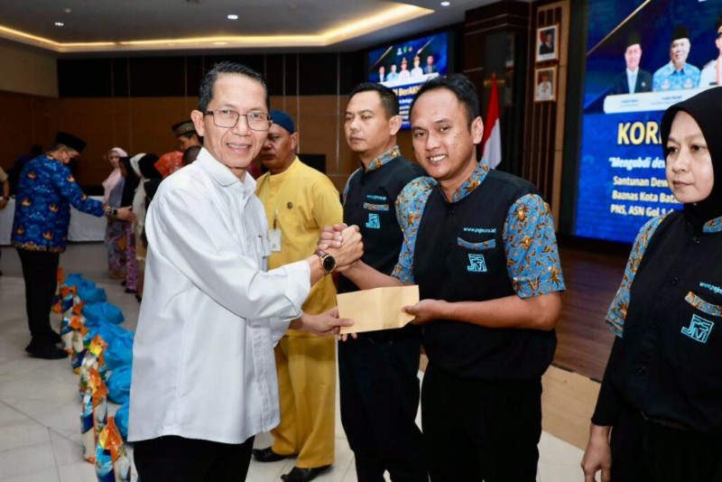 Amsakar Santuni Janda dan Anak Yatim hingga Petugas Kebersihan