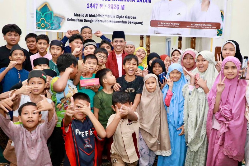 Safari Ramadan Momen Hangat, Anak-Anak Antusias Berburu Tanda Tangan Wali Kota Batam