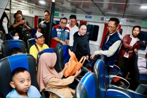 Amsakar-Li Claudia Dini Hari Pantau Arus Mudik, Ingatkan Perjalanan Aman Menuju Kampung Halaman