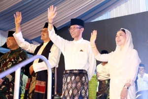 Pawai Takbir Batam Hidupkan Malam Kemenangan, Diramaikan dengan Naga Hitam Hingga Replika Masjid dan Kapal