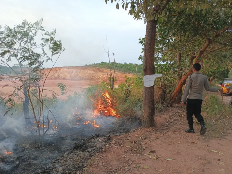 Sigap Tangani Peristiwa Terbakarnya Lahan di Batu Besar, Respon Cepat Polsek Nongsa Call Center 110