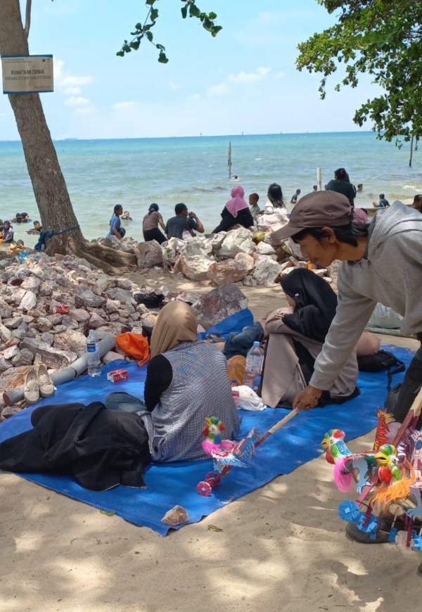 Destinasi Favorit Keluarga, Ribuan Pengunjung Padati Pantai Nongsa Libur Lebaran 2026