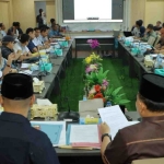 Meski di Hari Libur Pansus DPRD Batam Bahas LKPJ Wali Kota 2025