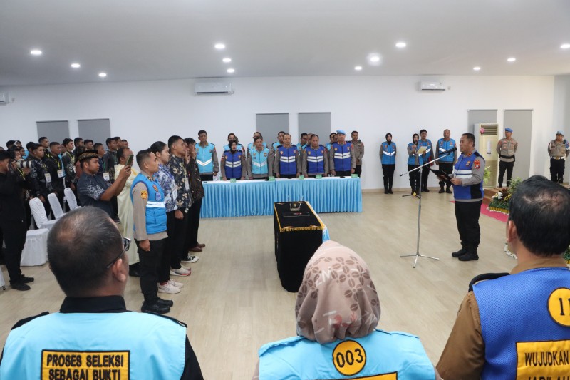 Kapolda Kepri Pimpin Penandatanganan Pakta Integritas dan Pengambilan Sumpah Penerimaan Terpadu Anggota Polri T. A. 2026 di Polresta Barelang