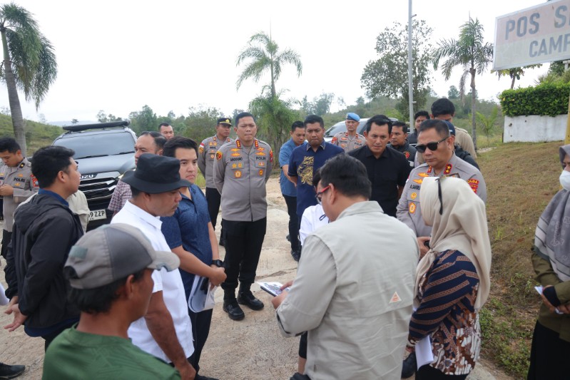 Kapolresta Barelang Mendampingi Kapolda Kepri dan Wakil Wali Kota Batam Pengecekan Lahan dan Sekolah di Kecamatan Galang