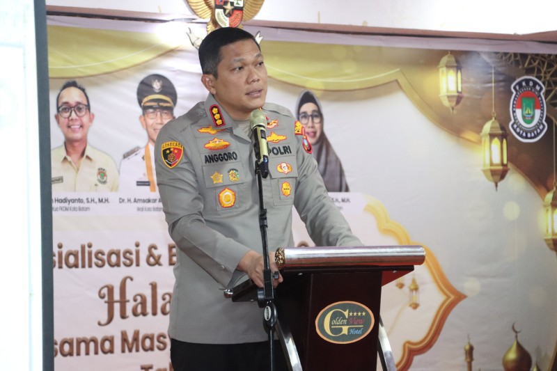 Kapolresta Barelang Hadir sebagai Narasumber dalam Sosialisasi dan Edukasi ATHG serta Halal Bihalal Bersama Masyarakat Kota Batam Tahun 2026
