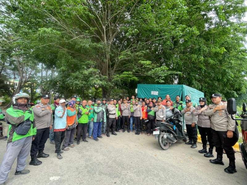 Satbinmas Polresta Barelang Mengadakan Penyuluhan Kesadaran Berlalu Lintas dan Sosialisasi Call Center 110 di Sekupang