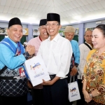 Amsakar – Li Claudia Titip Doa Untuk Batam, Lepas JCH ke Tanah Suci dan Dibekali Sambal Bilis hingga Rendang