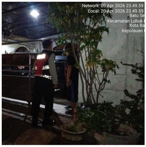 Polsek Lubuk Baja Tangani Warga Terkunci di Dalam Rumah, Respon Cepat Laporan 110