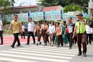 Li Claudia Dampingi Siswa Menyeberang, ZoSS SDN 001 Batam Kota Dimanfaatkan