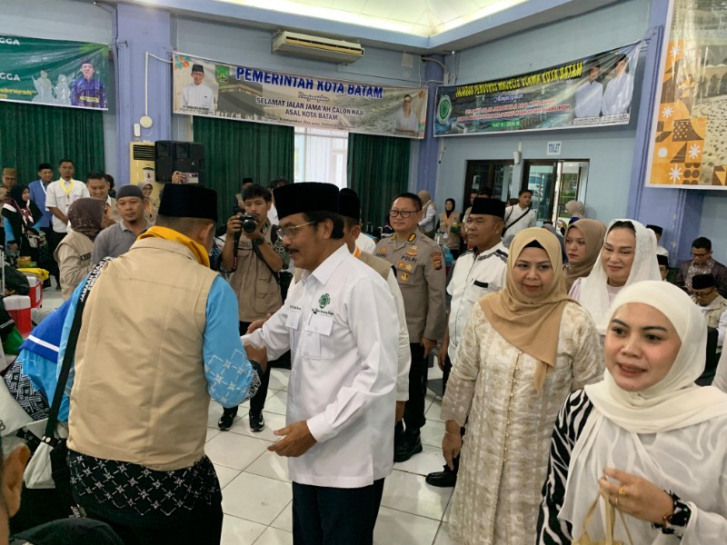Berjalan Aman dan Lancar, Polsek Batam Kota Kawal Ketat Pelepasan Jamaah Haji Embarkasi Batam 1447 H