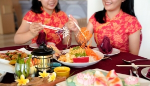 Merayakan Imlek 2025 di HARRIS Barelang Batam, Tradisi dan Hiburan dalam “Year of The Snake”