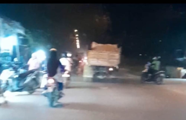Mafia Cut and Fill Batam Beraksi Malam Hari, Truk Tanah Ugal-ugalan Resahkan Warga Tanjungpiayu