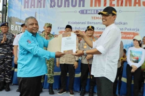 Apresiasi Aksi Pekerja dan Gerakan Batam Bersih, Pimpinan dan Anggota DPRD Kota Batam Hadiri May Day 2026