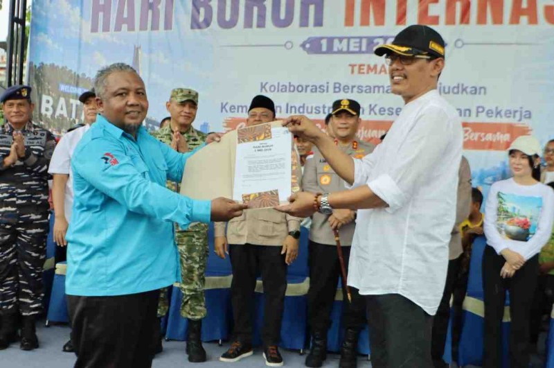 Apresiasi Aksi Pekerja dan Gerakan Batam Bersih, Pimpinan dan Anggota DPRD Kota Batam Hadiri May Day 2026