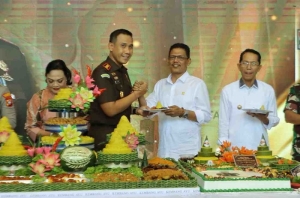 Pimpinan DPRD Ucapkan Selamat Ulang Tahun untuk Kajari Batam