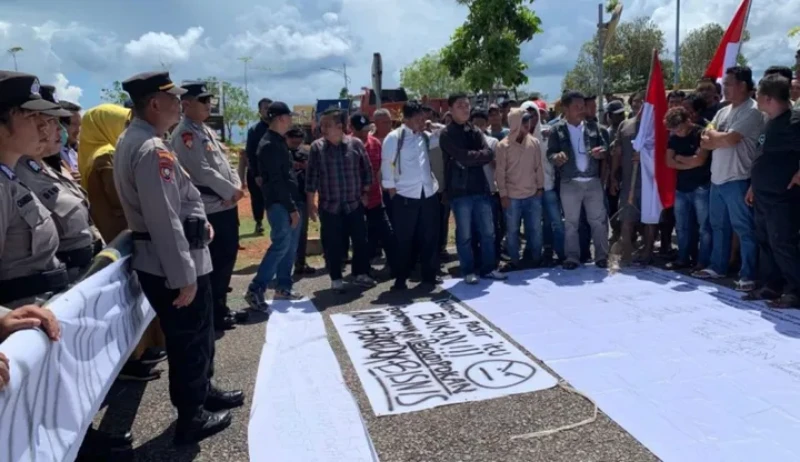Nelayan Numbing Demo Pemprov Kepri Tolak Aktivitas Sedimentasi Pasir Laut