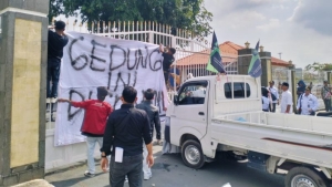 HMI Batam Demo BP Batam, Minta Penggusuran Pedagang Tanjunguncang Ditunda