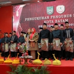 Erlita Kembali Jadi Ketua, Amsakar Kukuhkan Ketua dan Pengurus IWAKUSI Batam